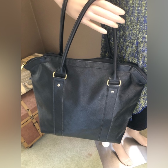 Black Bag - Large - Gold Accents - Picture 4 of 5